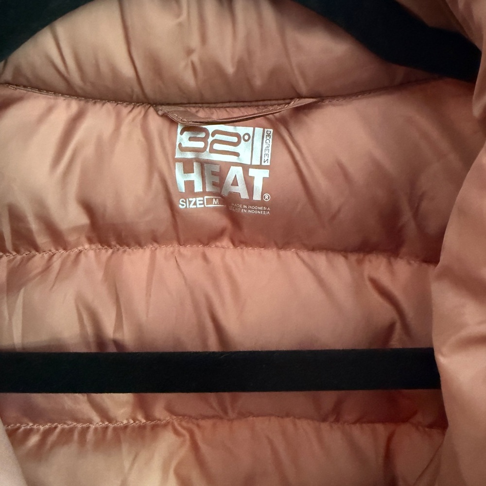 32 Degrees Women's Puffer Vest in Brown - Picture 4 of 4